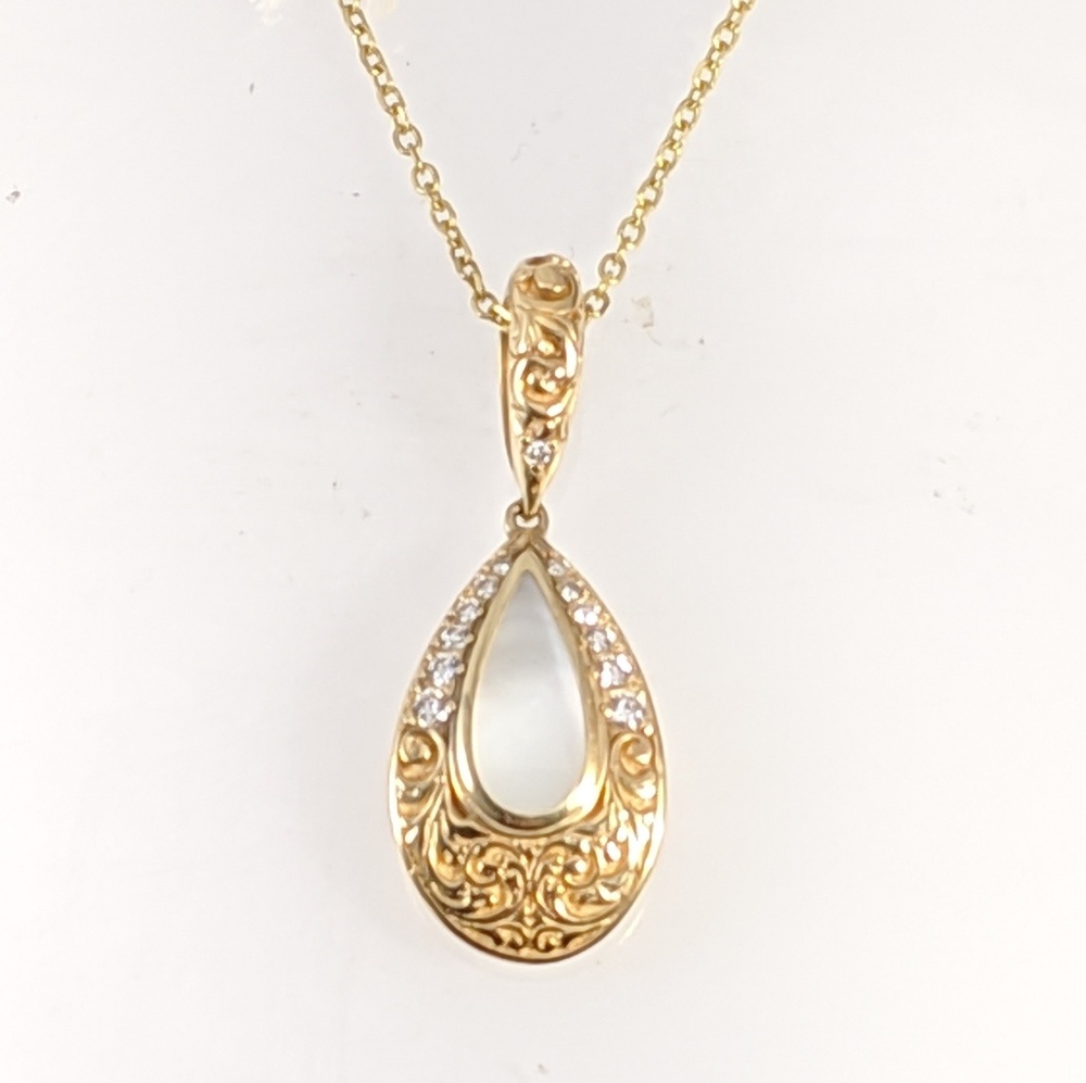 Kabana mother of pearls & diamond pendant